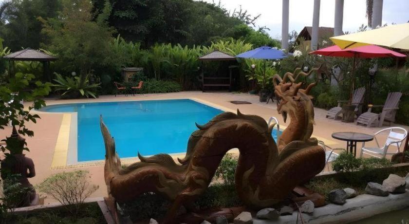 ฮิมาวาริ เรสเทอรองต์ แอนด์ คอตเทจ Hotel บ้านหนองหิน ภายนอก รูปภาพ