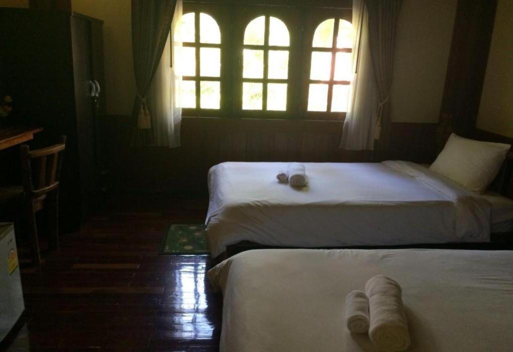 ฮิมาวาริ เรสเทอรองต์ แอนด์ คอตเทจ Hotel บ้านหนองหิน ภายนอก รูปภาพ